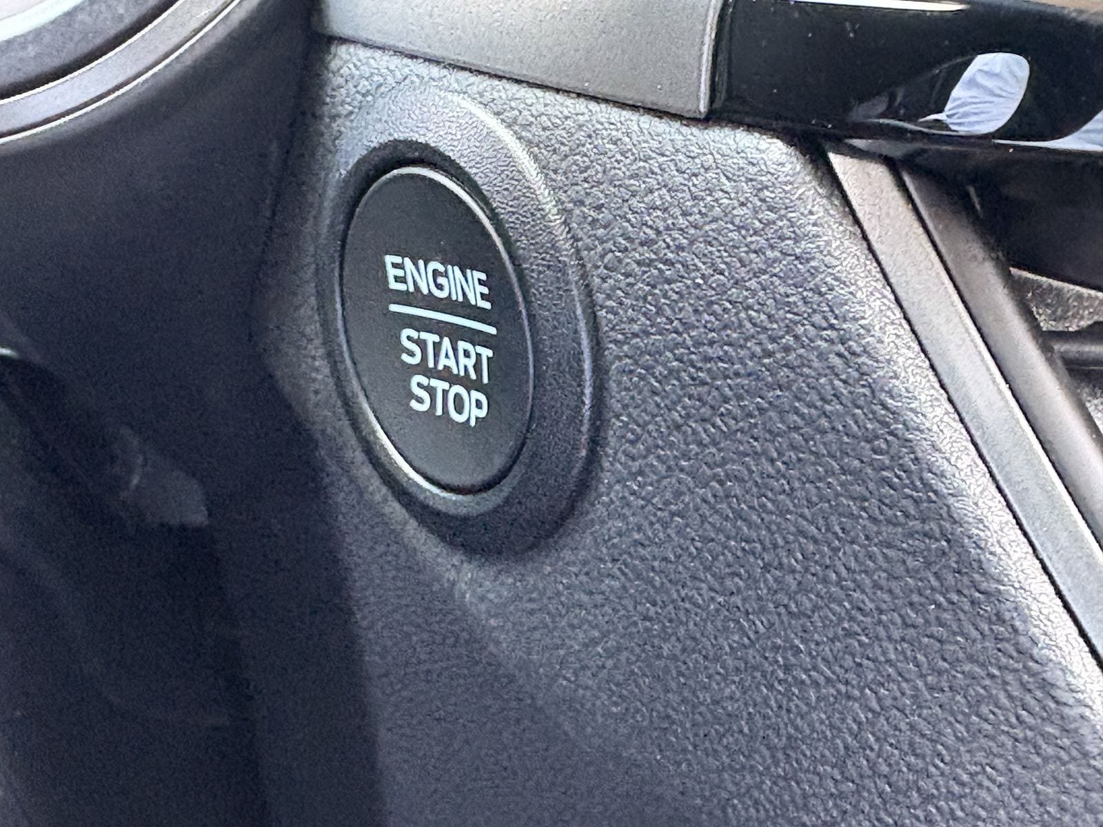 Certified 2025 Ford Escape Active AWD/4WD image 32