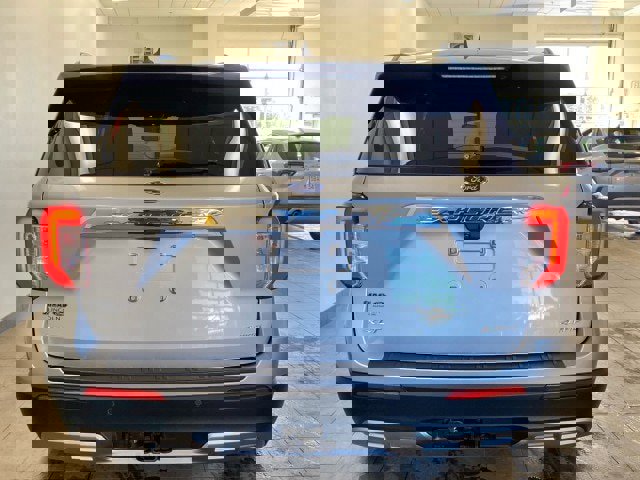 Certified 2022 Ford Explorer XLT w/ Equipment Group 202A image 3