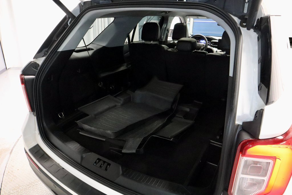 Certified 2022 Ford Explorer XLT w/ Equipment Group 202A image 16