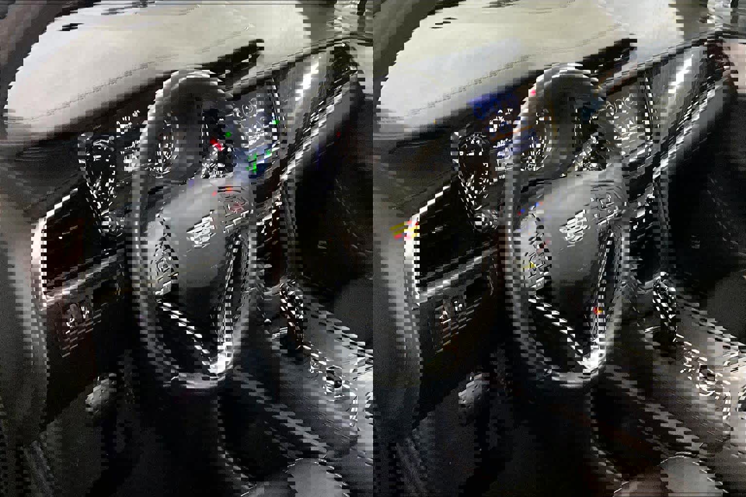 Used 2025 Cadillac XT6 Premium Luxury image 18