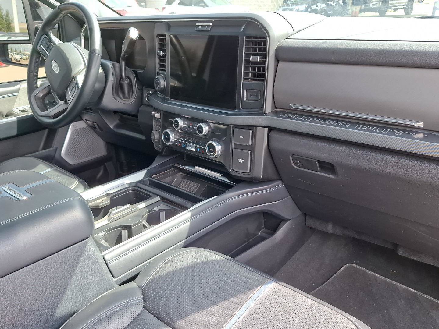 Certified 2025 Ford F450 Platinum w/ FX4 Off-Road Package AWD/4WD image 12