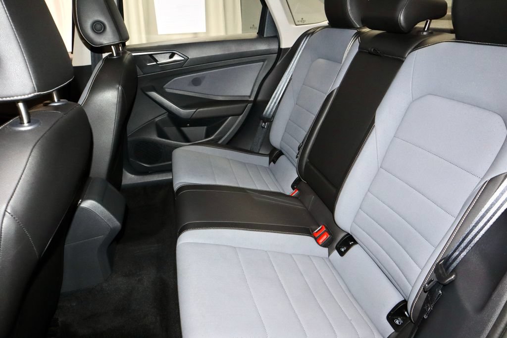 Used 2025 Volkswagen Jetta SE FWD image 22