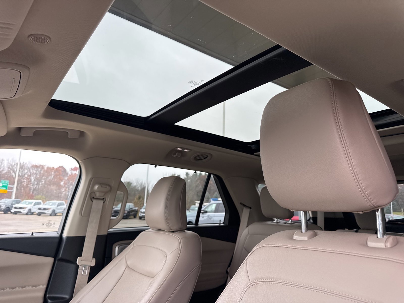 Certified 2023 Ford Explorer Limited w/ Limited Technology Package image 27