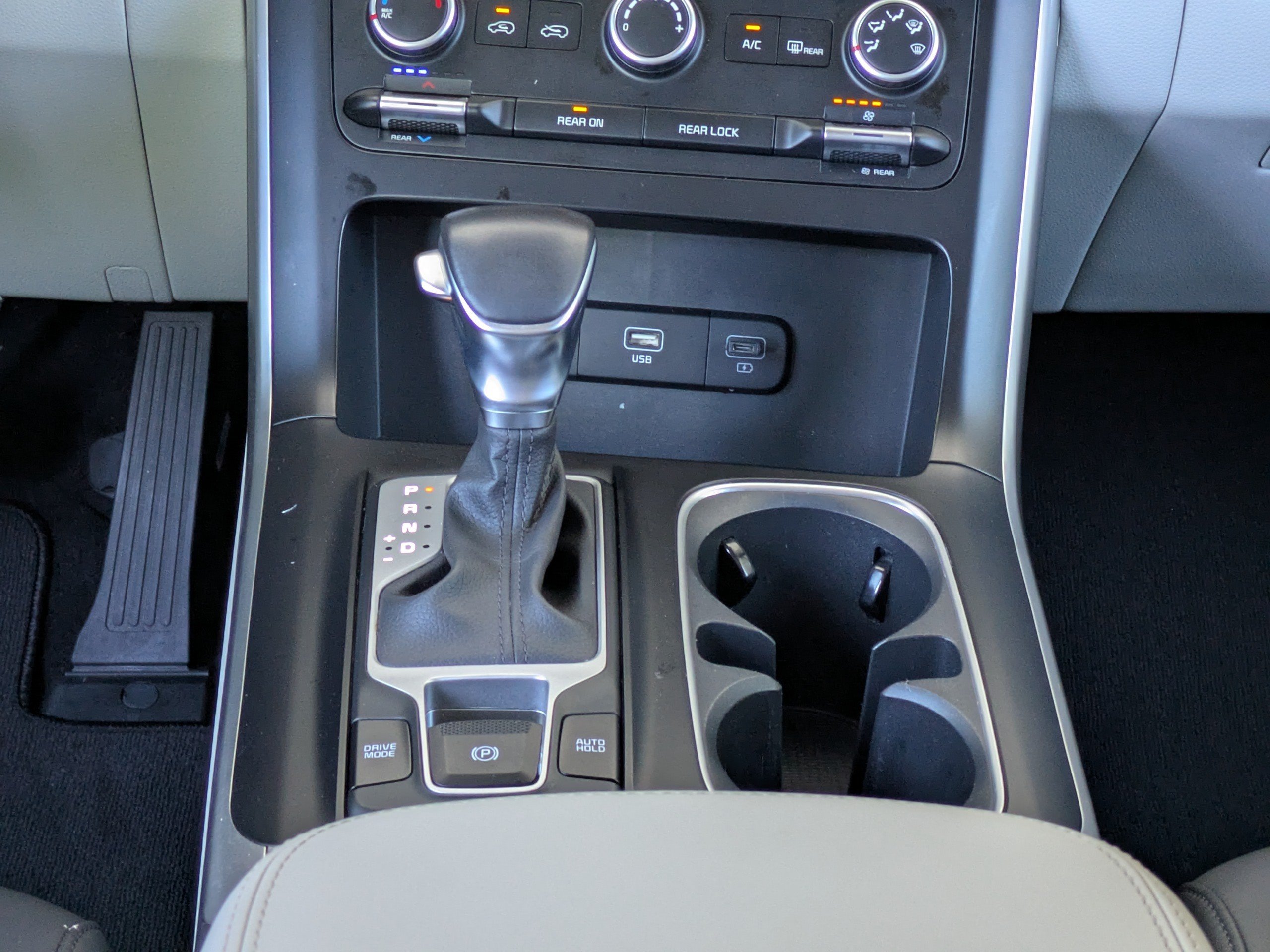 Used 2024 Kia Carnival LX FWD image 20