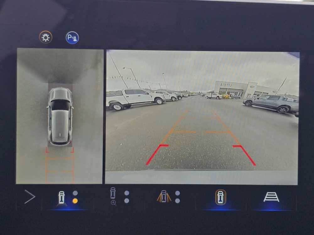 Used 2025 Chevrolet Equinox LT w/ Convenience Package II image 18