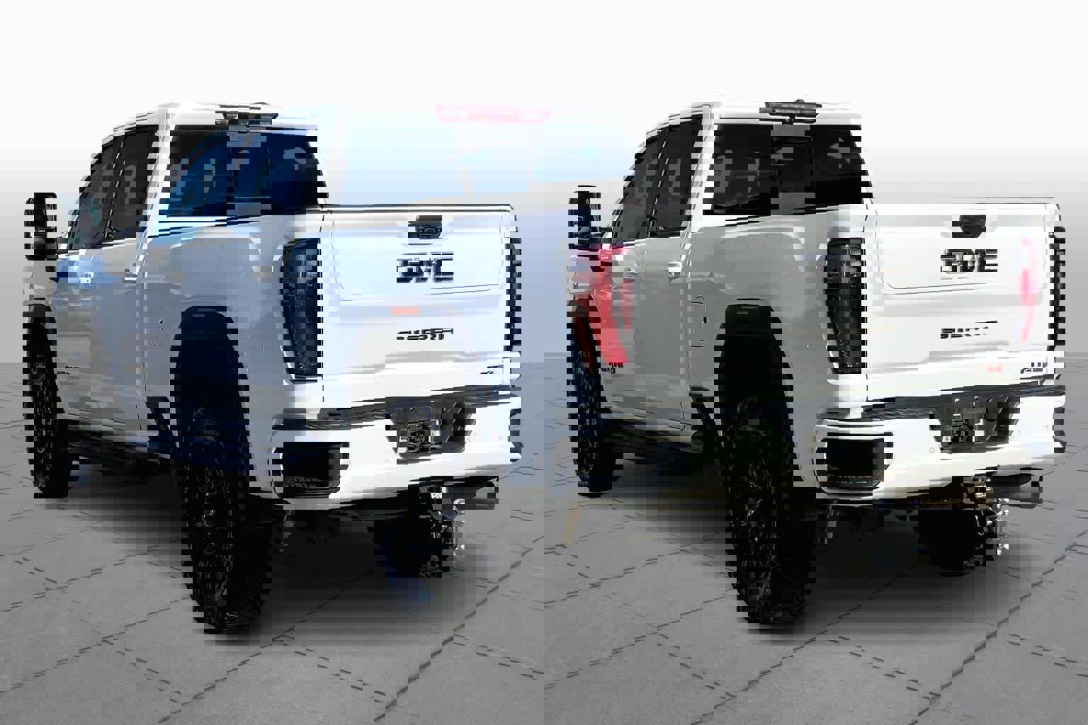 Used 2024 GMC Sierra 2500 AT4 w/ Technology Package image 2