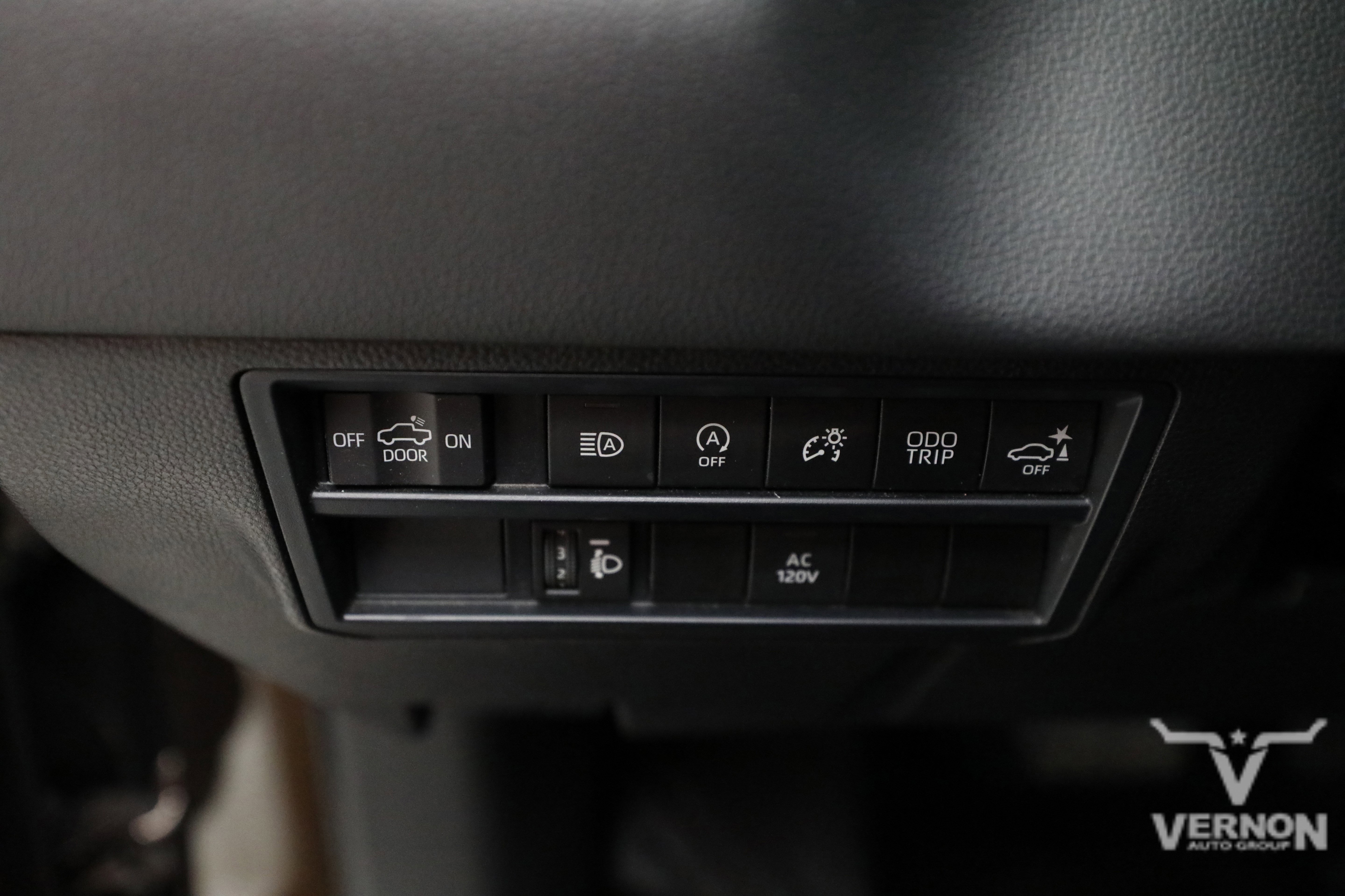 Used 2025 Toyota Tundra Limited w/ Power Package AWD/4WD image 17