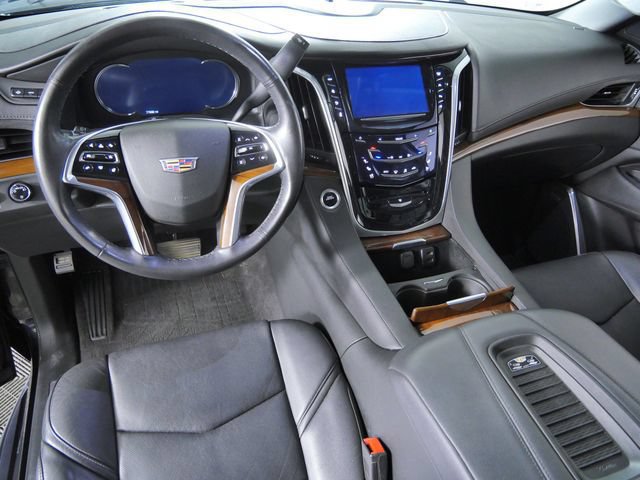 Used 2020 Cadillac Escalade Luxury w/ Escalade Sport Edition AWD/4WD image 2