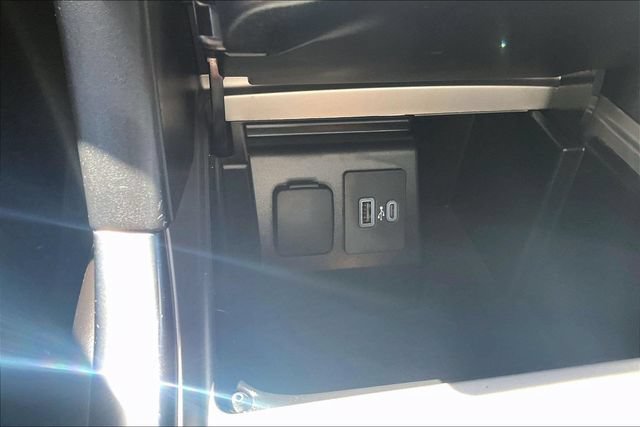 Certified 2024 Ford Explorer XLT w/ Equipment Group 202A RWD image 31