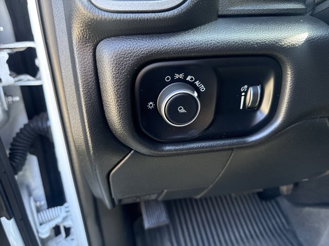 Used 2024 RAM 3500 Tradesman w/ Chrome Appearance Group AWD/4WD image 14
