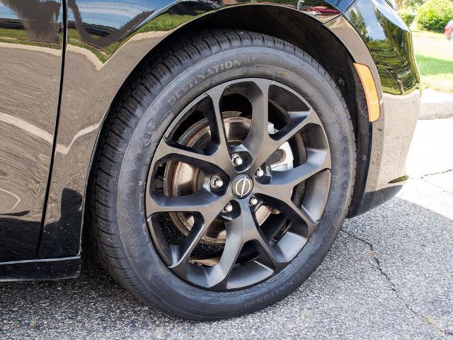 Used 2025 Chrysler Pacifica Limited FWD image 8