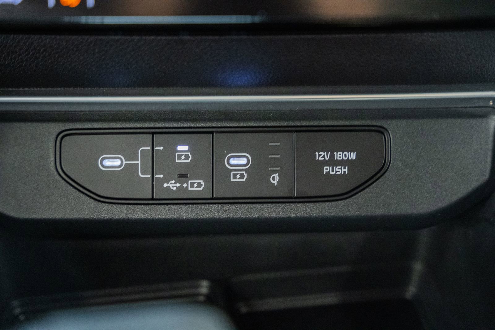 Used 2025 Kia Carnival SX Prestige image 29