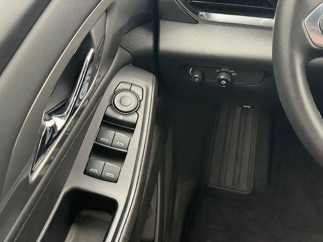 Used 2023 Chevrolet Traverse LT FWD image 19