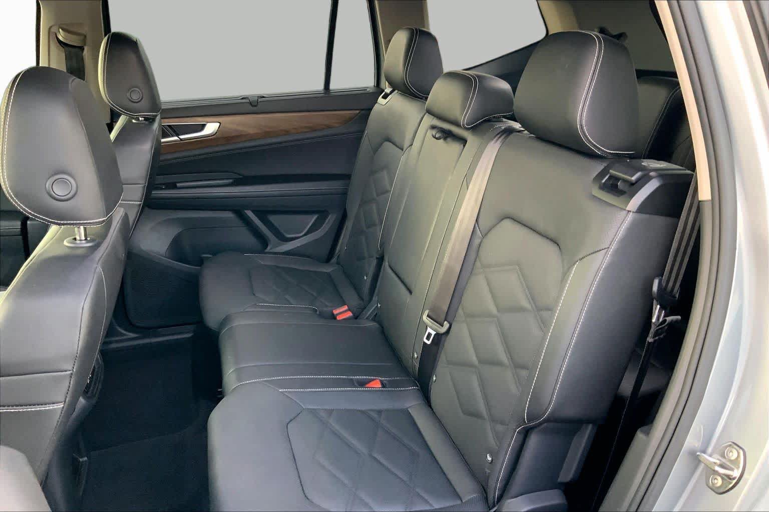 Used 2026 Volkswagen Atlas SE FWD image 18