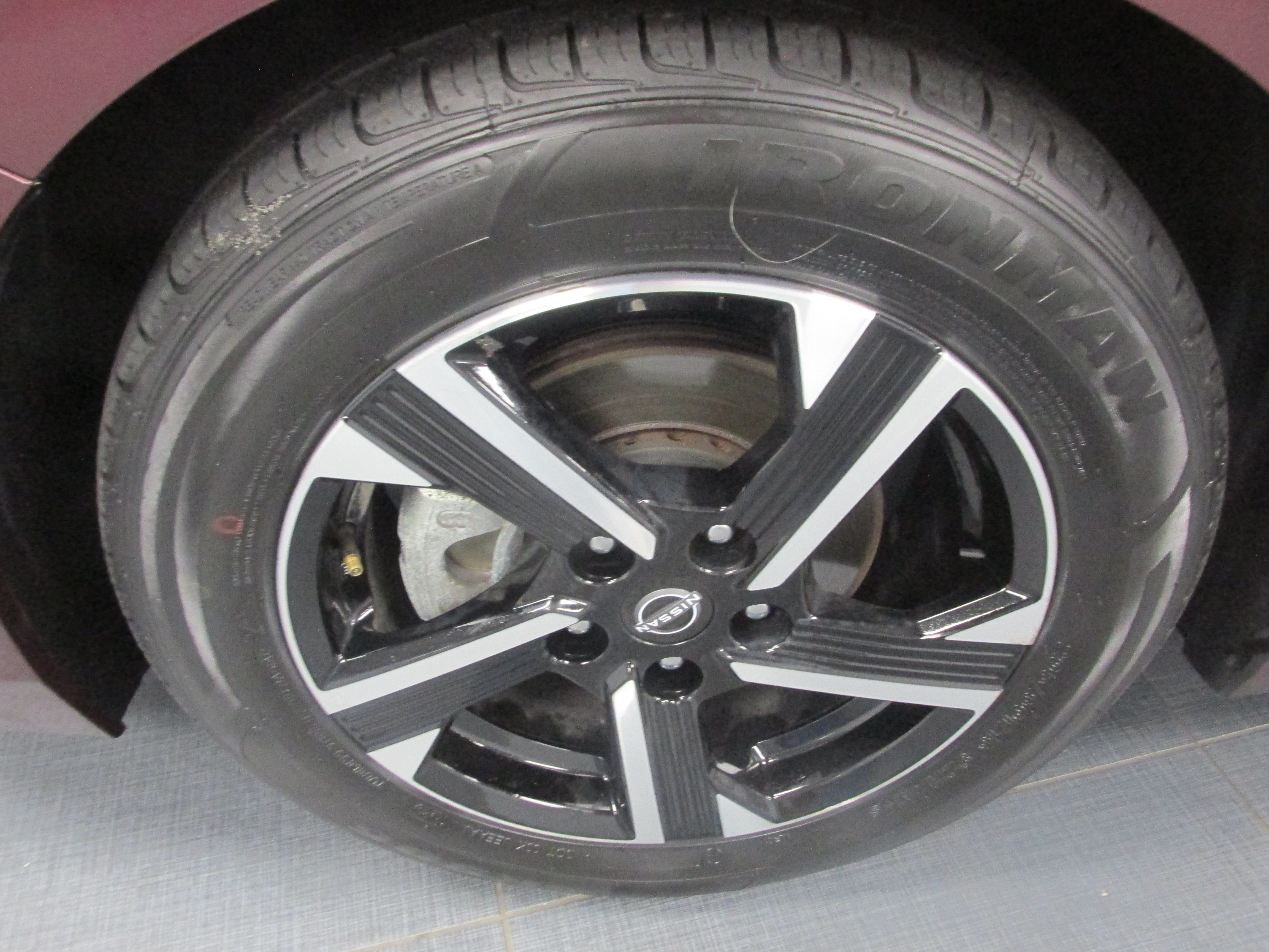 Used 2024 Nissan Sentra SV FWD image 14