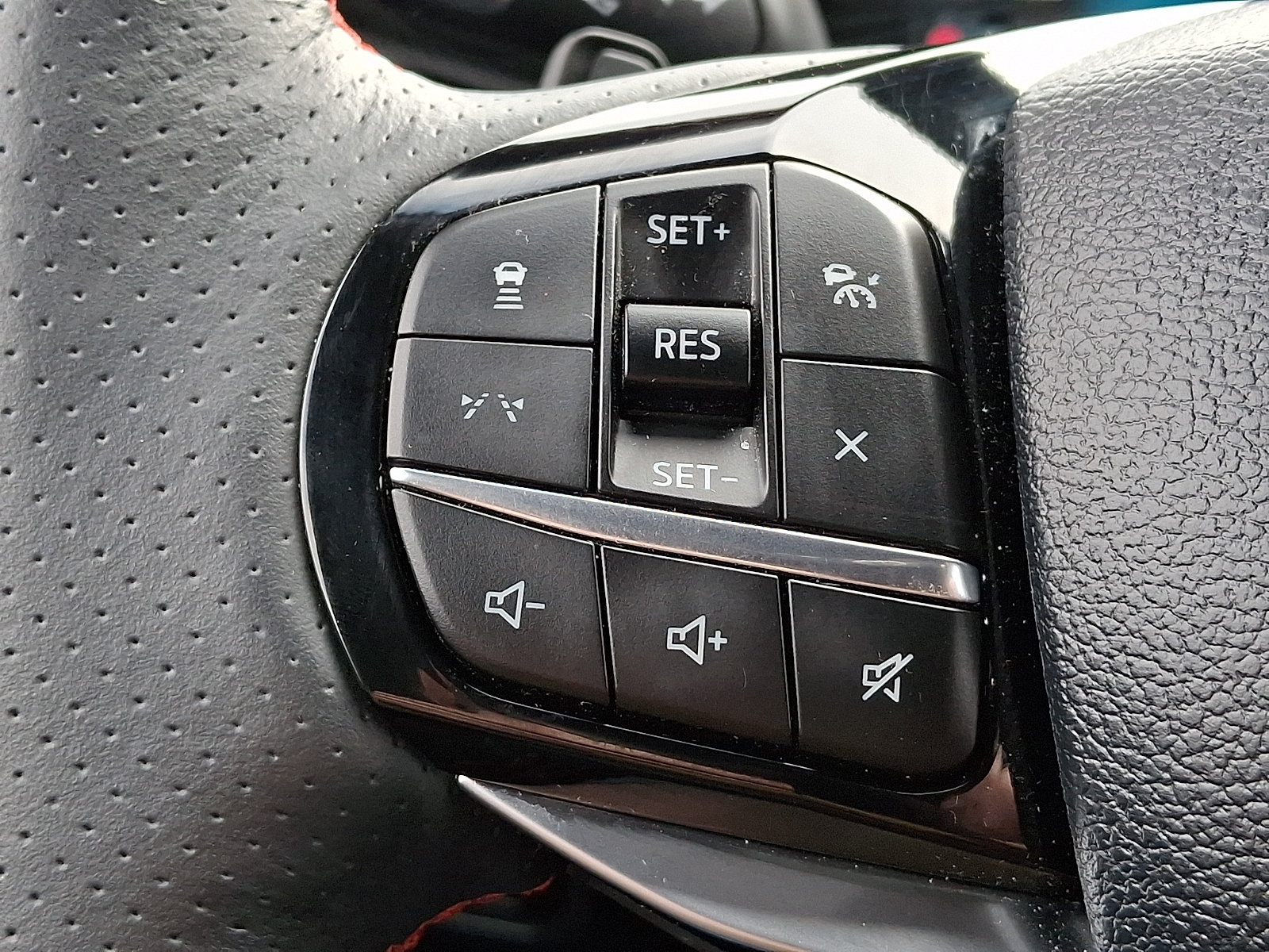 Certified 2025 Ford Explorer ST AWD/4WD image 35