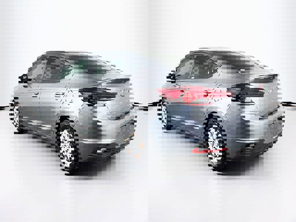 Used 2020 Hyundai Elantra SE w/ Cargo Package (C1) image 3