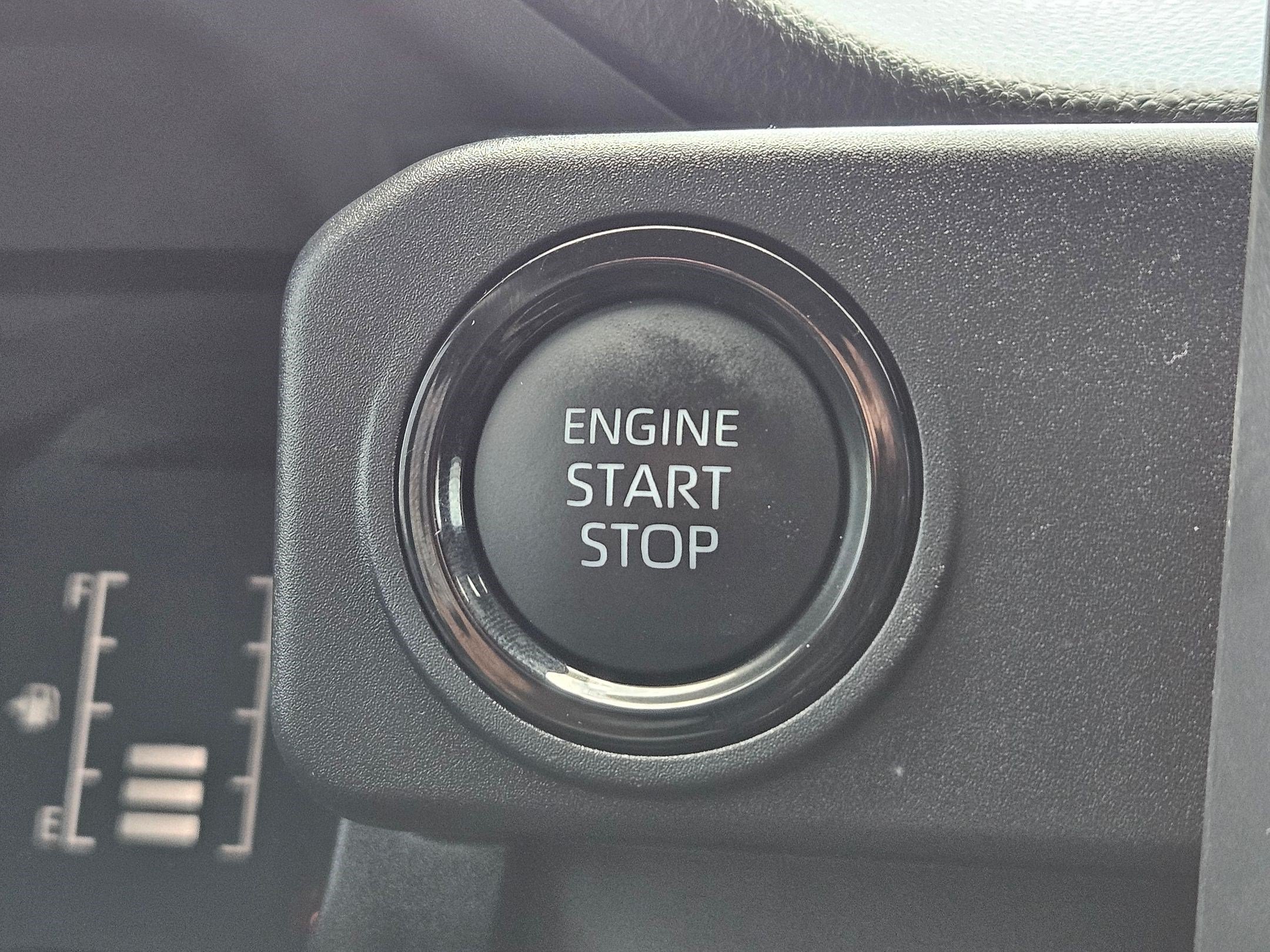 Used 2025 Toyota Tacoma SR AWD/4WD image 23