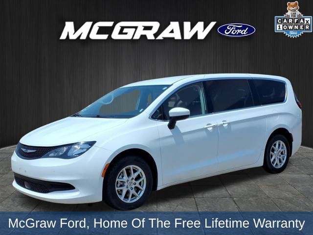 Used 2023 Chrysler Voyager LX FWD image 1
