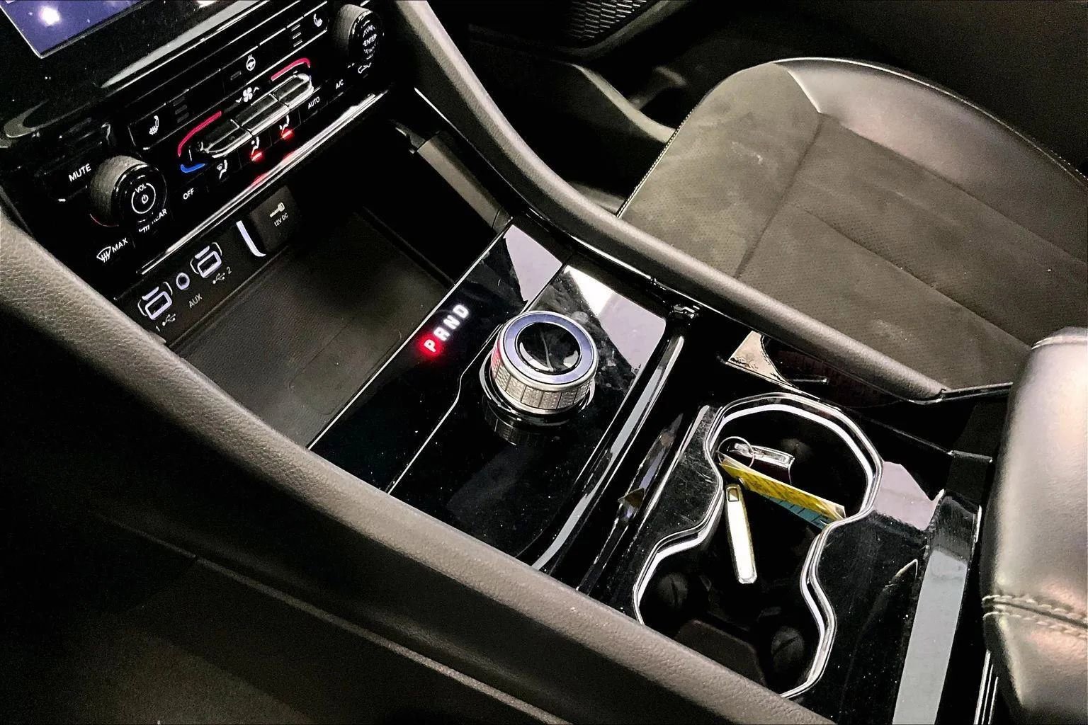 Used 2023 Jeep Grand Cherokee L Laredo image 16