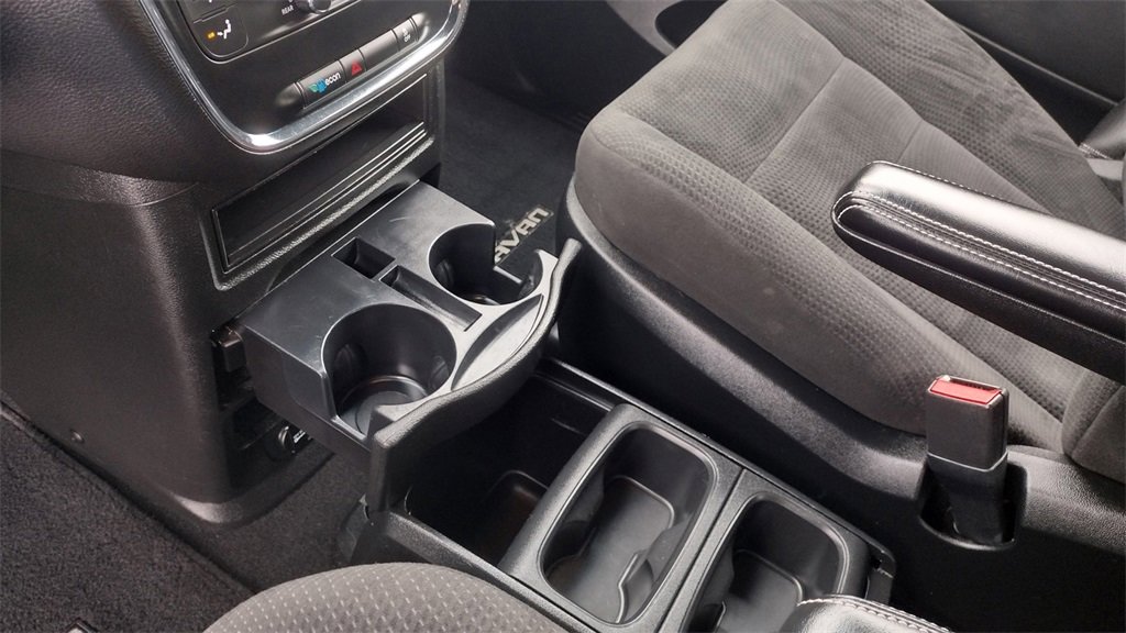 Used 2017 Dodge Grand Caravan SE image 13