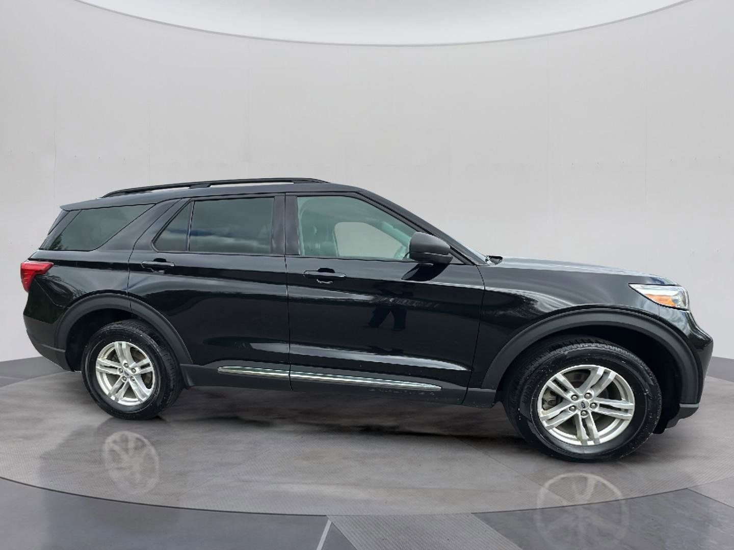 Certified 2022 Ford Explorer XLT image 7