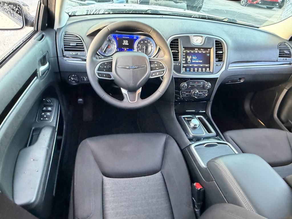 Used 2023 Chrysler 300 Touring w/ Safetytec Plus Group RWD image 13