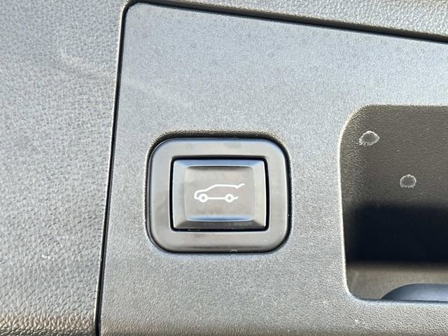 Used 2022 Cadillac XT4 Luxury w/ Cold Weather Package image 13