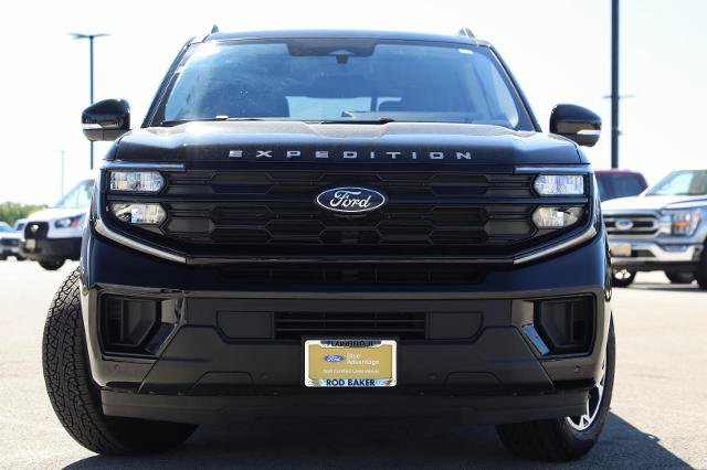 Certified 2025 Ford Expedition Active AWD/4WD image 2