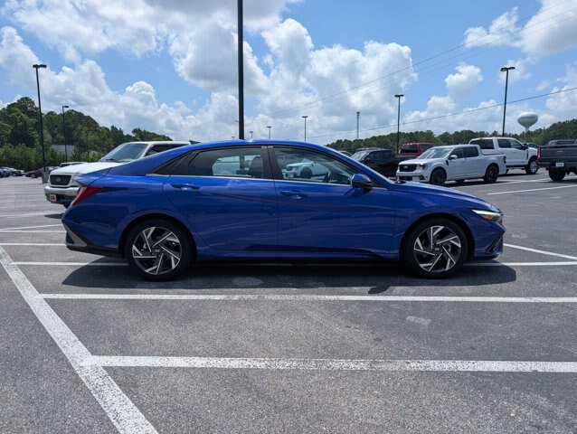 Used 2024 Hyundai Elantra Limited FWD image 5