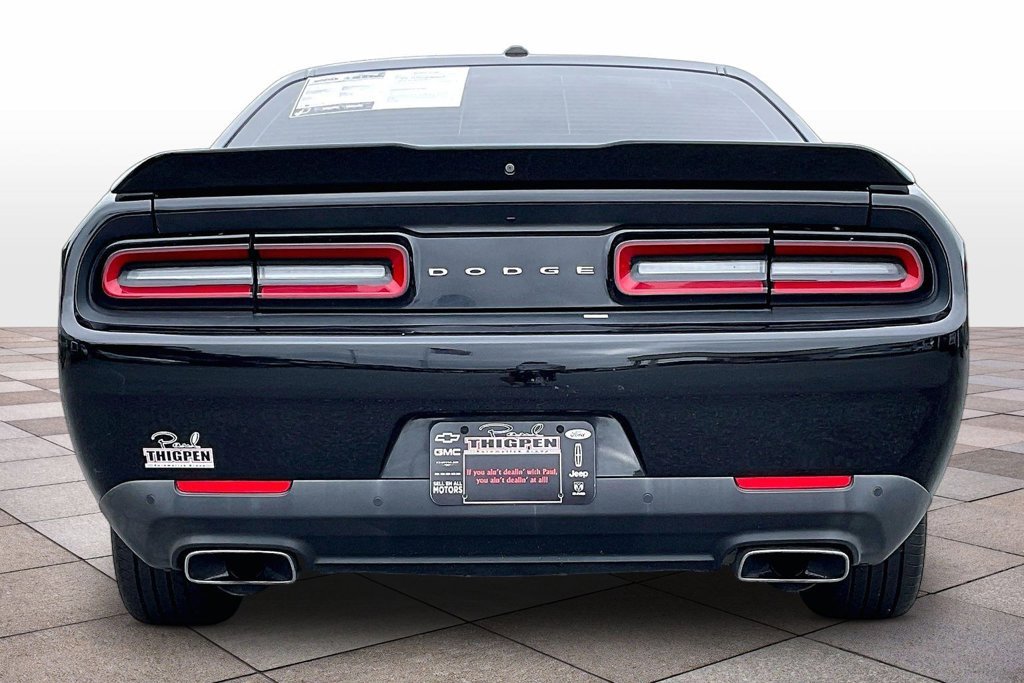 Used 2022 Dodge Challenger R/T RWD image 4