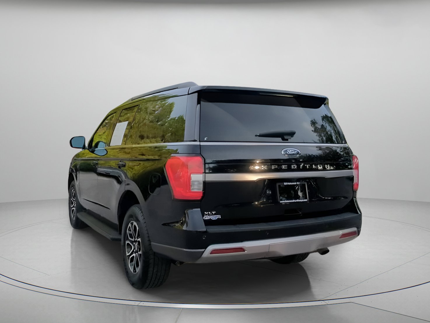 Certified 2024 Ford Expedition XLT RWD image 21