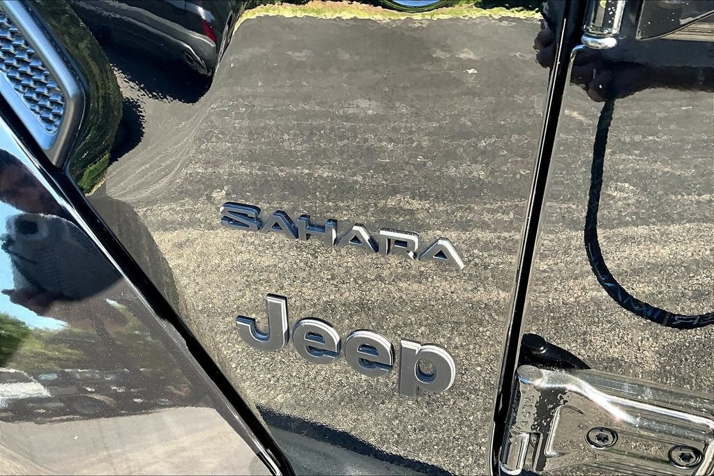 Used 2019 Jeep Wrangler Unlimited Sahara AWD/4WD image 27