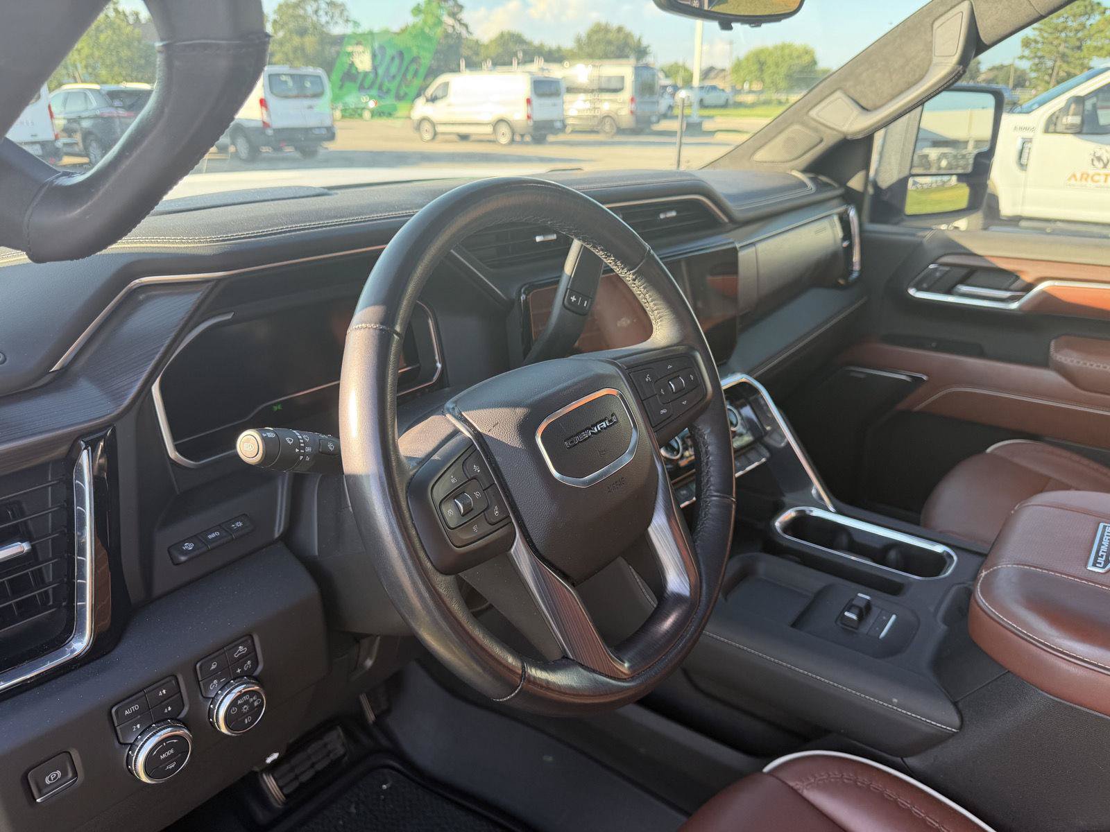 Used 2024 GMC Sierra 2500 Denali Ultimate AWD/4WD image 4