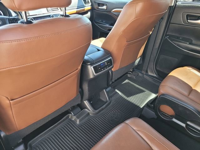 Used 2018 Toyota Highlander Limited AWD/4WD image 12