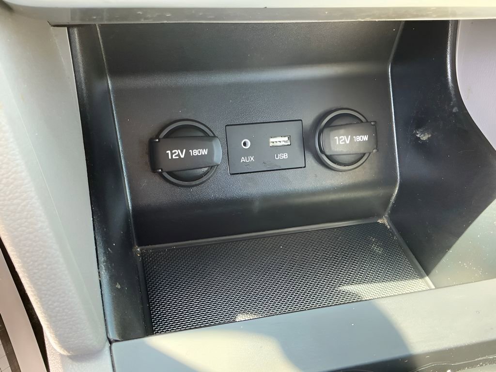 Used 2020 Hyundai Elantra SE image 32