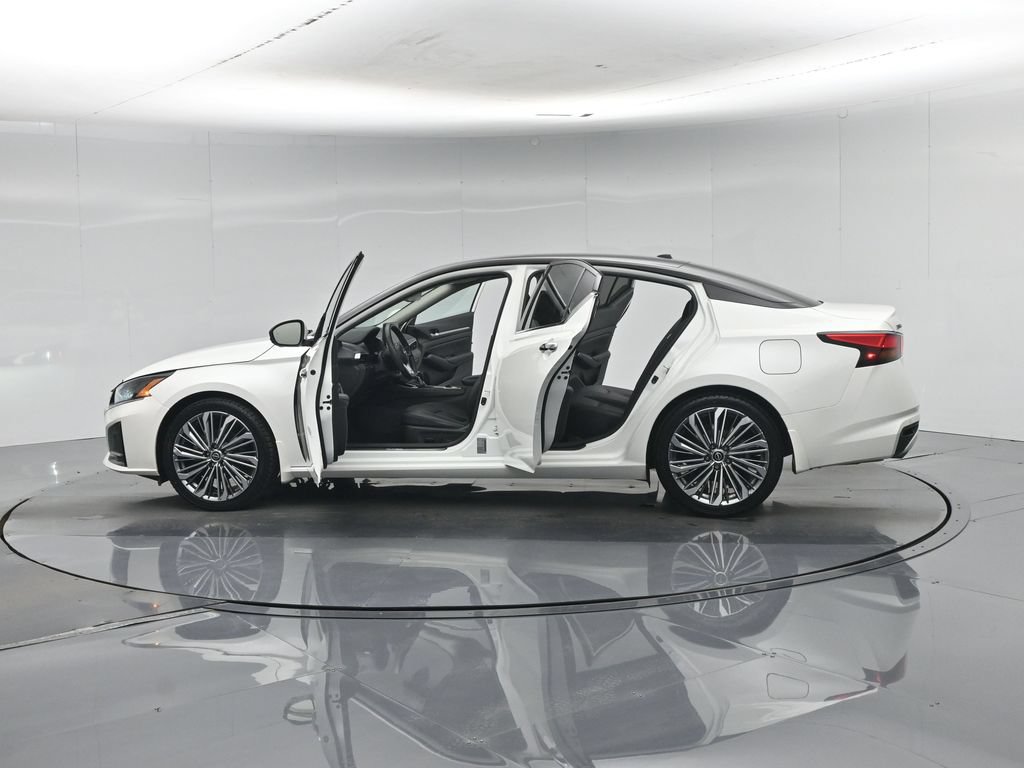 Used 2024 Nissan Altima 2.5 SL FWD image 40