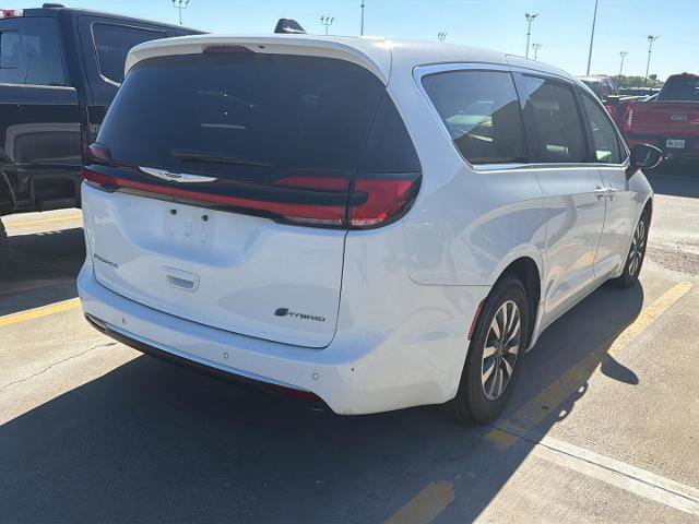 Used 2024 Chrysler Pacifica Limited FWD image 4