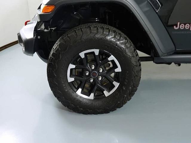 Used 2025 Jeep Wrangler Unlimited Rubicon AWD/4WD image 9