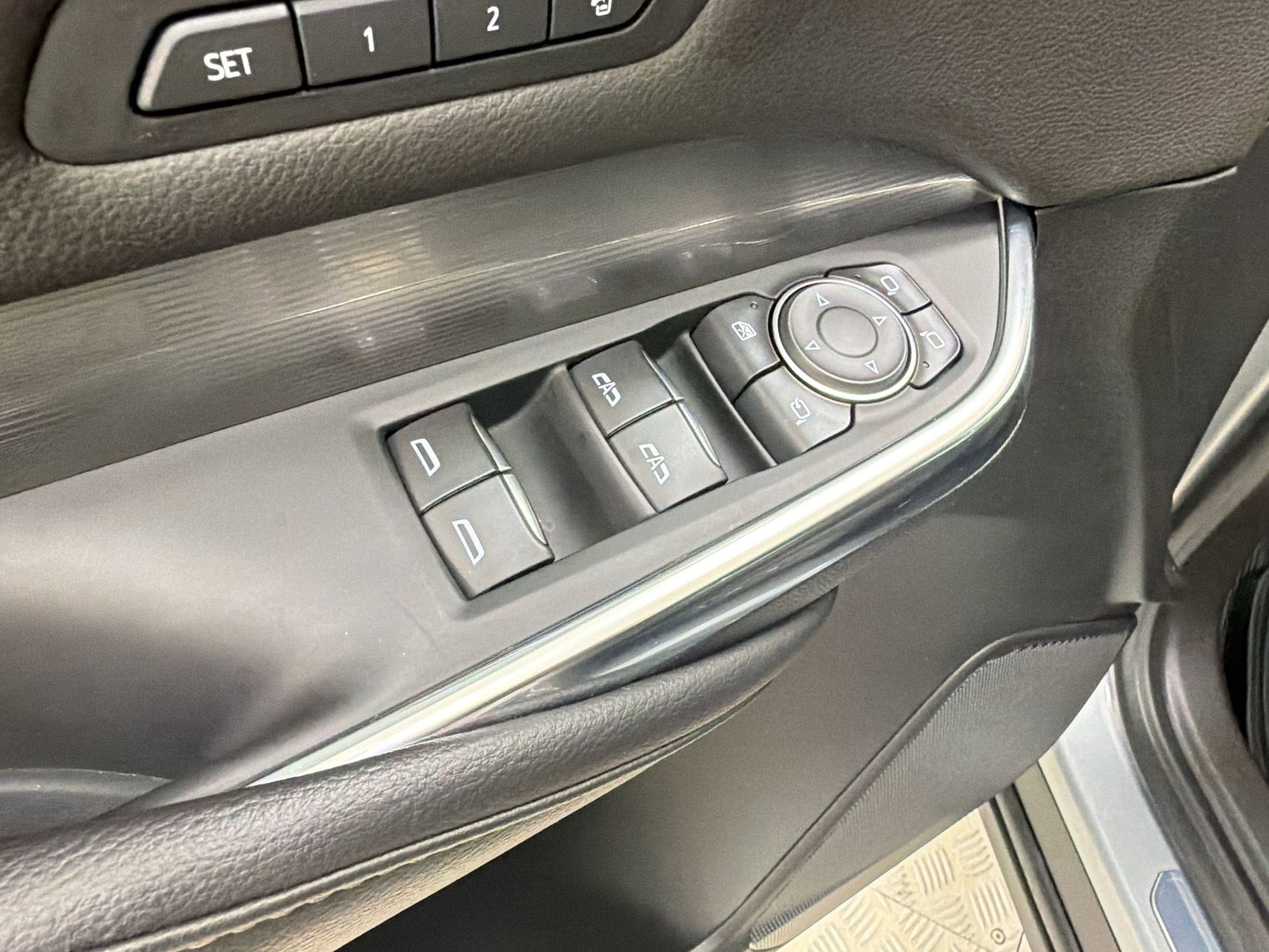 Used 2024 Cadillac XT4 Premium Luxury w/ Cold Weather Package FWD image 21