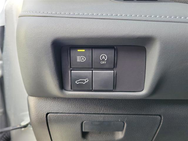 Used 2023 Toyota Highlander XLE image 9