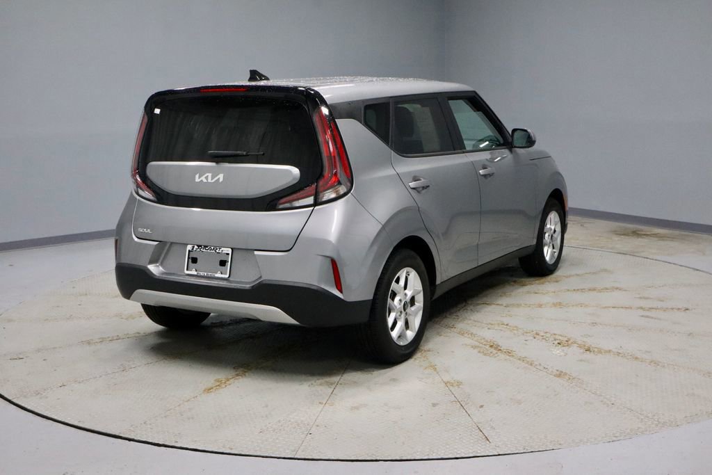 Used 2025 Kia Soul LX image 5