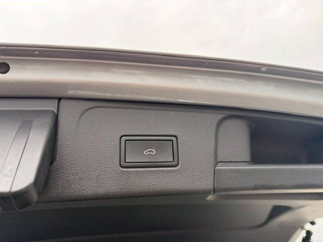 Used 2023 Volkswagen Atlas SEL AWD/4WD image 35