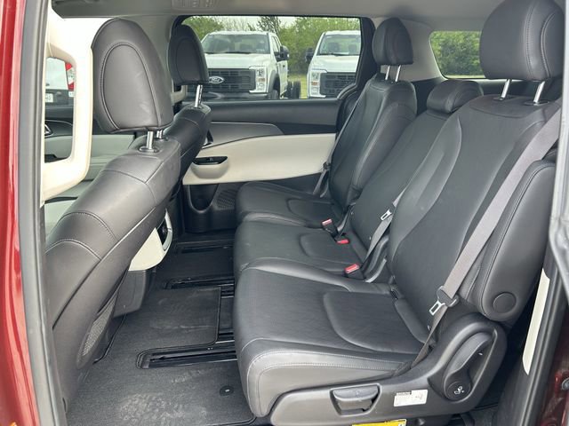 Used 2022 Kia Carnival LX image 28