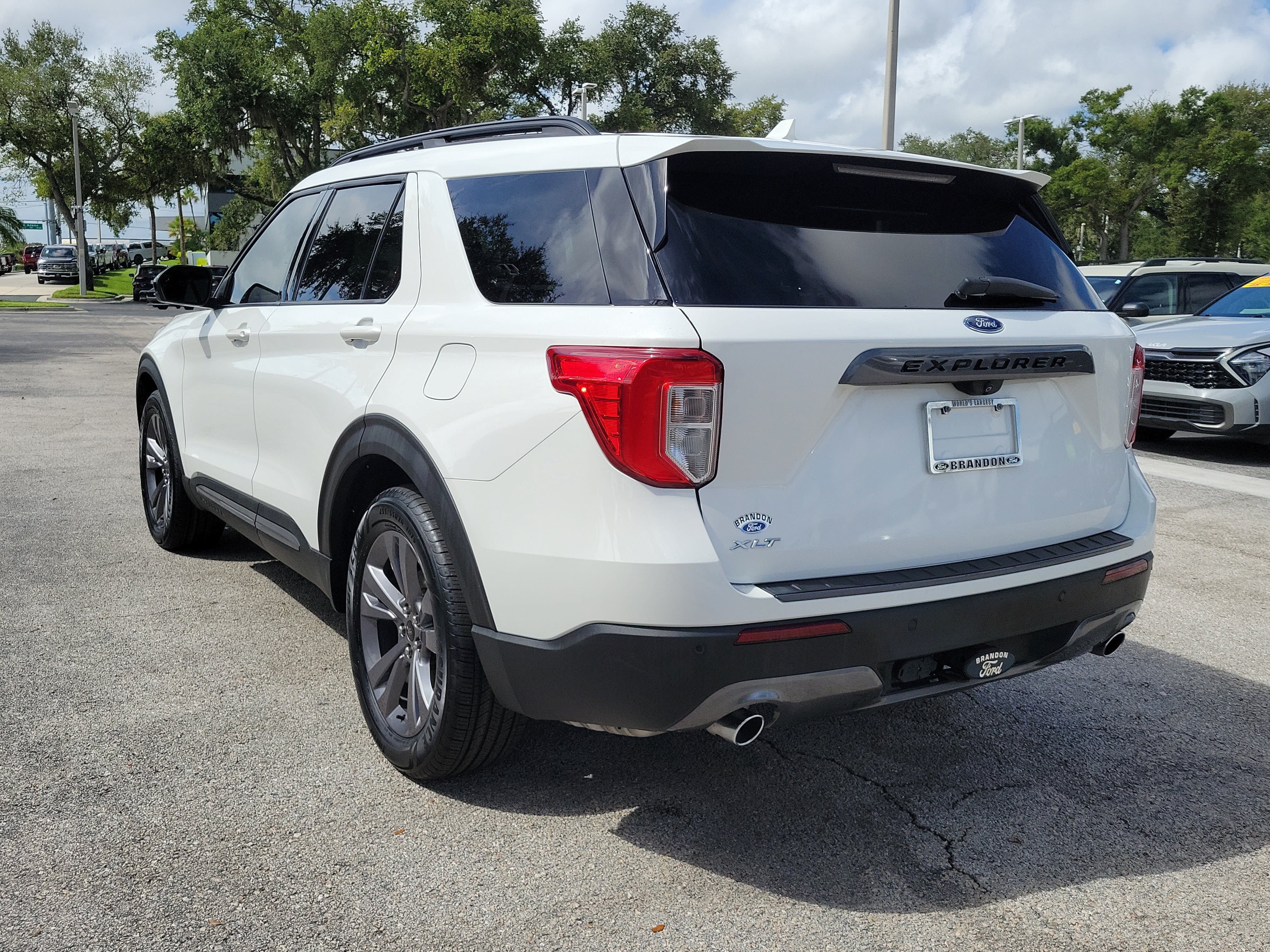 Certified 2022 Ford Explorer XLT w/ Equipment Group 202A RWD image 7