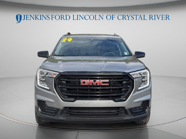 Used 2024 GMC Terrain SLE w/ Driver Convenience Package FWD image 14