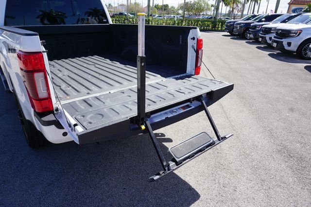 Certified 2022 Ford F250 Lariat w/ Black Appearance Package image 11