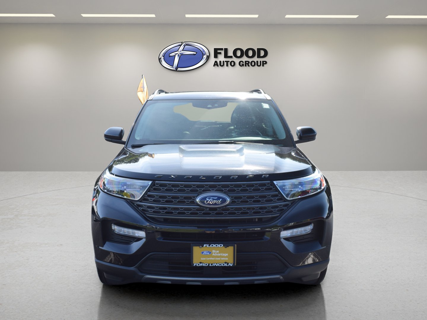 Certified 2022 Ford Explorer XLT w/ Equipment Group 202A AWD/4WD image 2