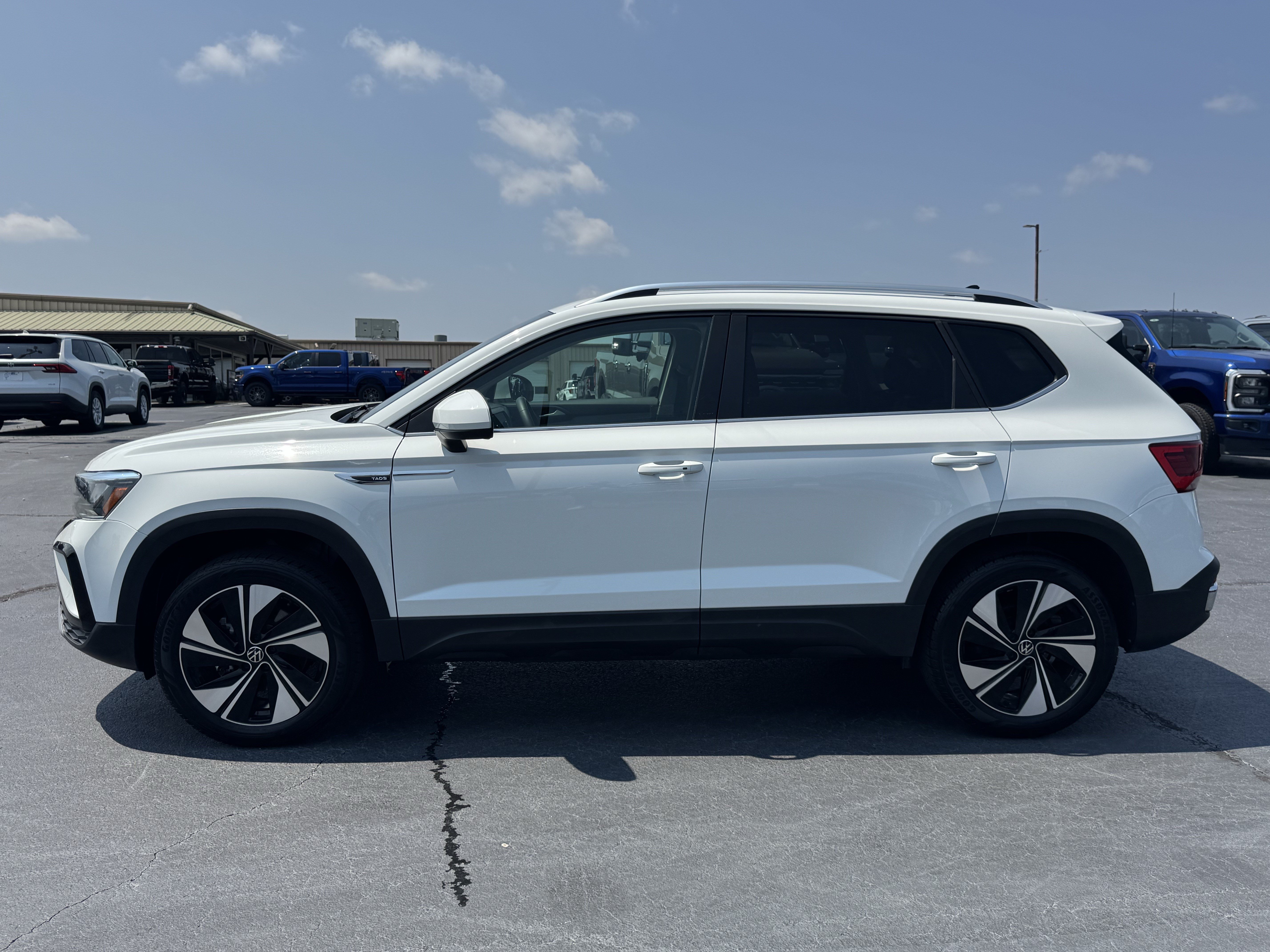 Used 2024 Volkswagen Taos SE AWD/4WD image 8