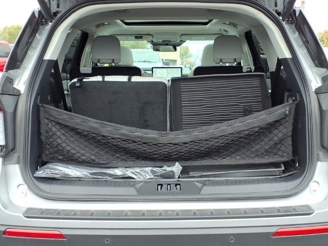 Certified 2025 Ford Explorer Platinum w/ LUX Leather Package AWD/4WD image 9